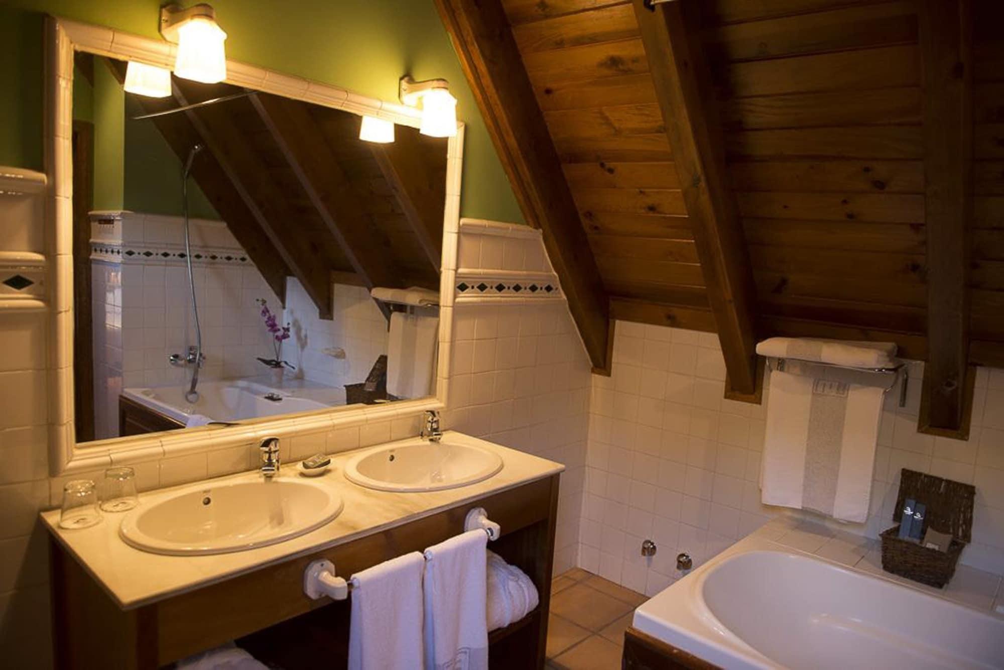 Hotel Chalet Bassibe Baqueira Beret Ngoại thất bức ảnh