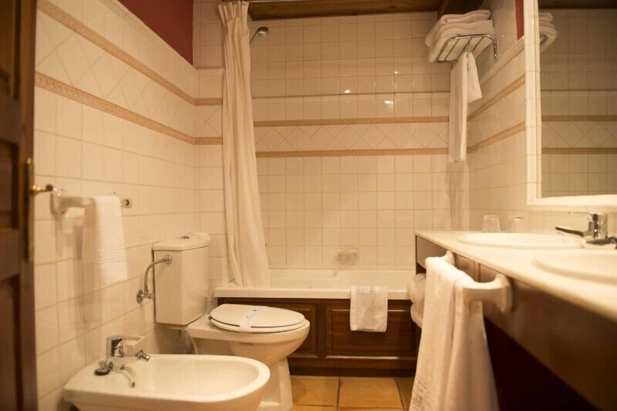 Hotel Chalet Bassibe Baqueira Beret Ngoại thất bức ảnh