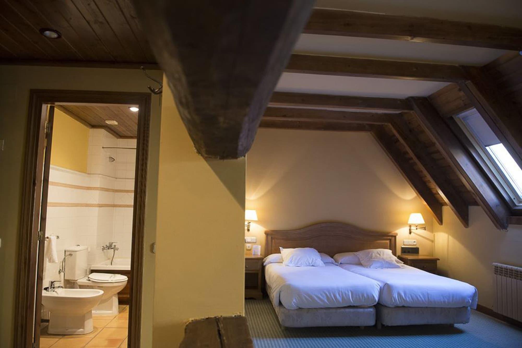 Hotel Chalet Bassibe Baqueira Beret Ngoại thất bức ảnh