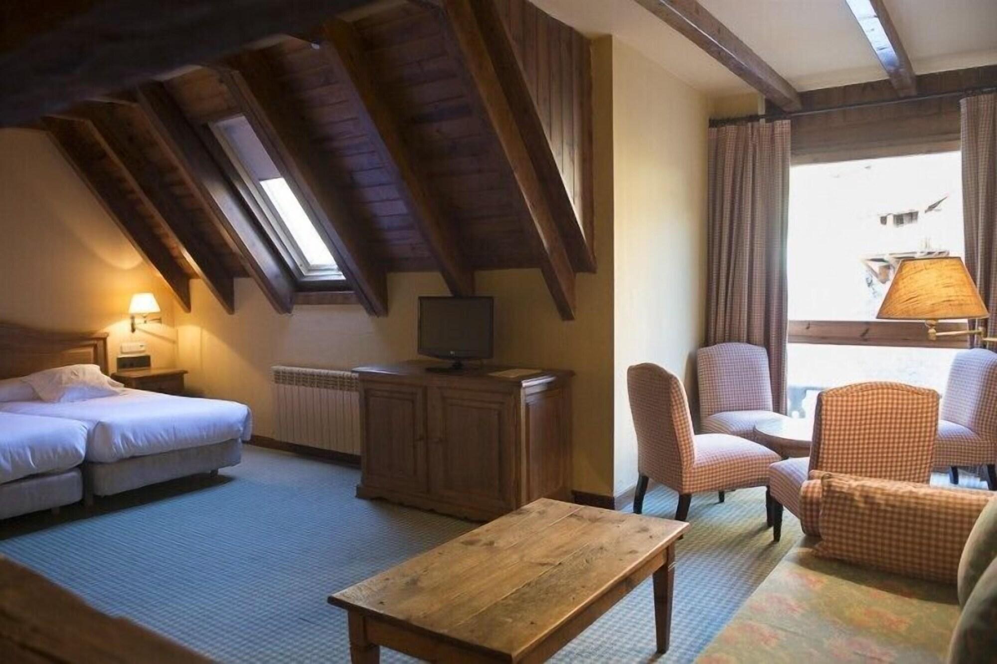 Hotel Chalet Bassibe Baqueira Beret Ngoại thất bức ảnh