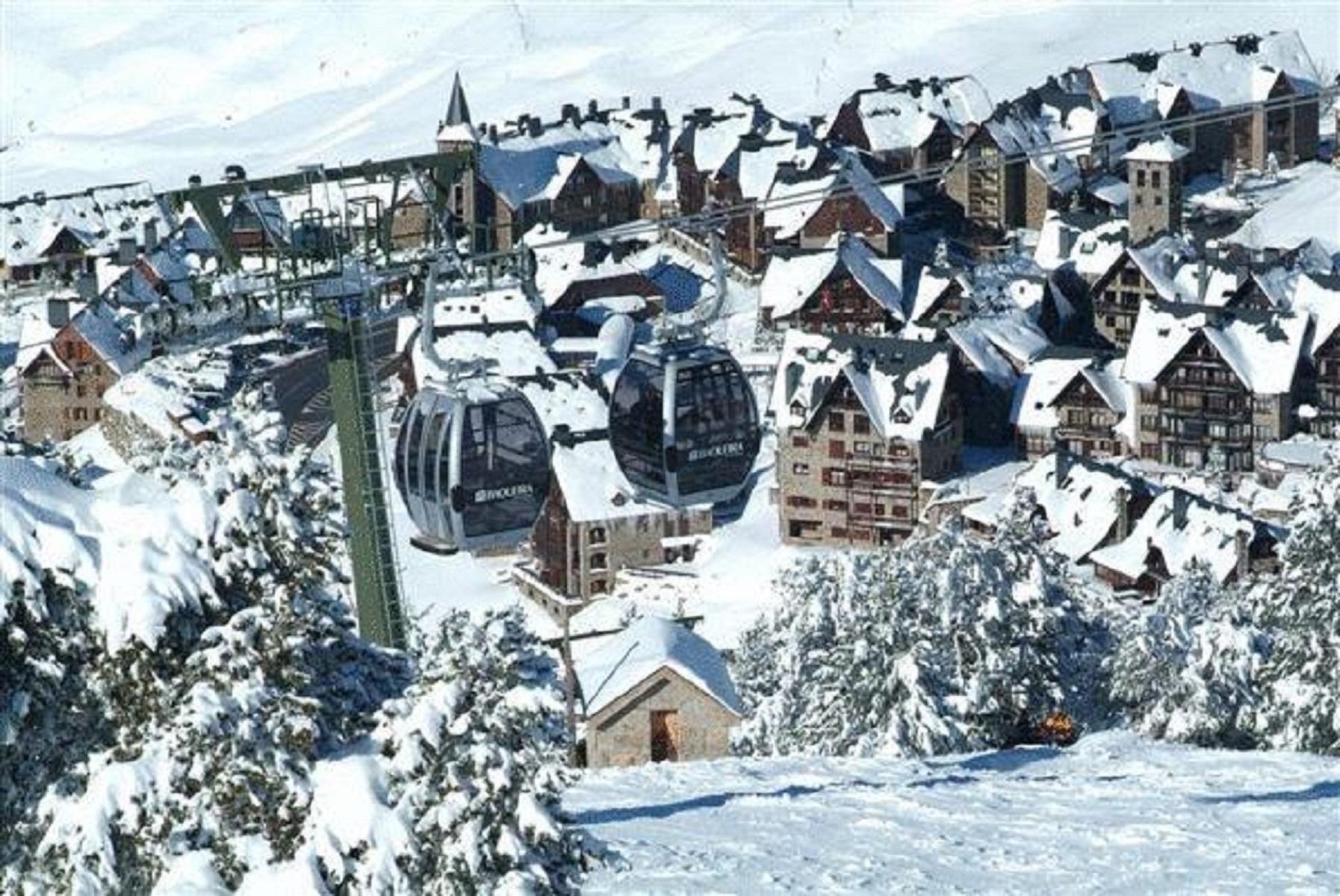 Hotel Chalet Bassibe Baqueira Beret Ngoại thất bức ảnh