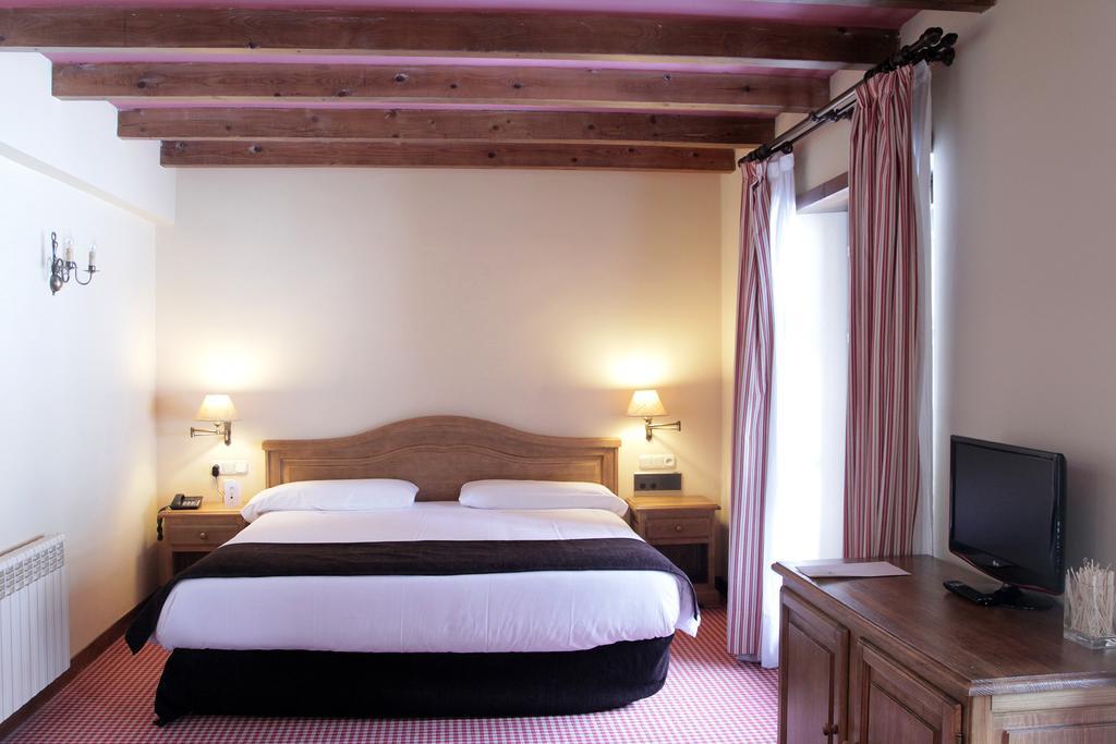 Hotel Chalet Bassibe Baqueira Beret Ngoại thất bức ảnh