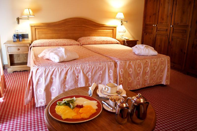 Hotel Chalet Bassibe Baqueira Beret Ngoại thất bức ảnh