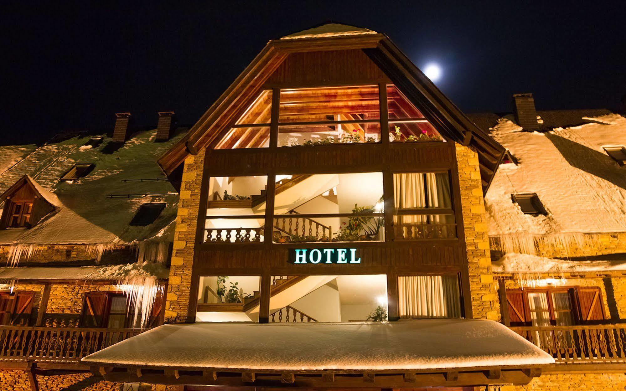 Hotel Chalet Bassibe Baqueira Beret Ngoại thất bức ảnh