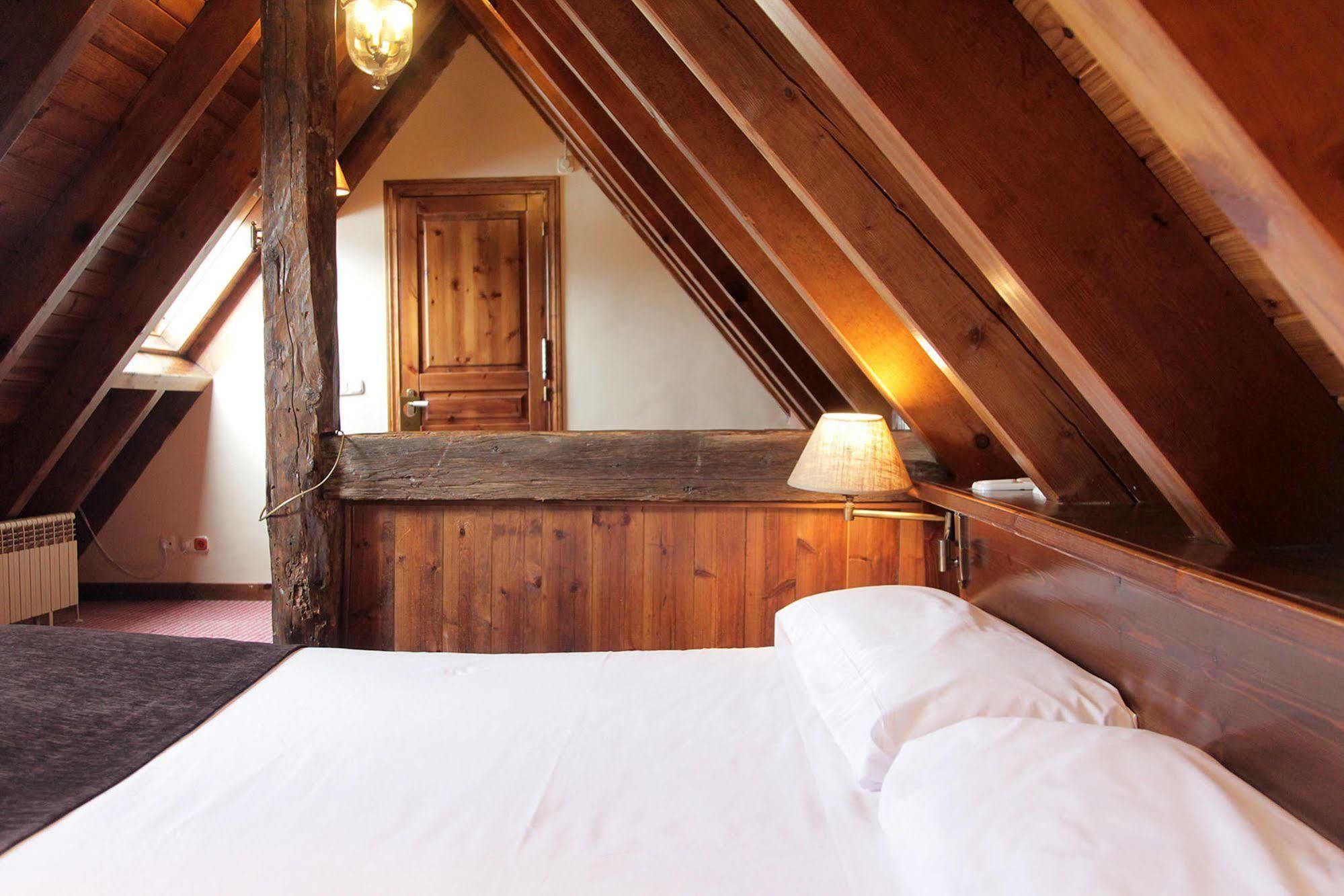 Hotel Chalet Bassibe Baqueira Beret Ngoại thất bức ảnh