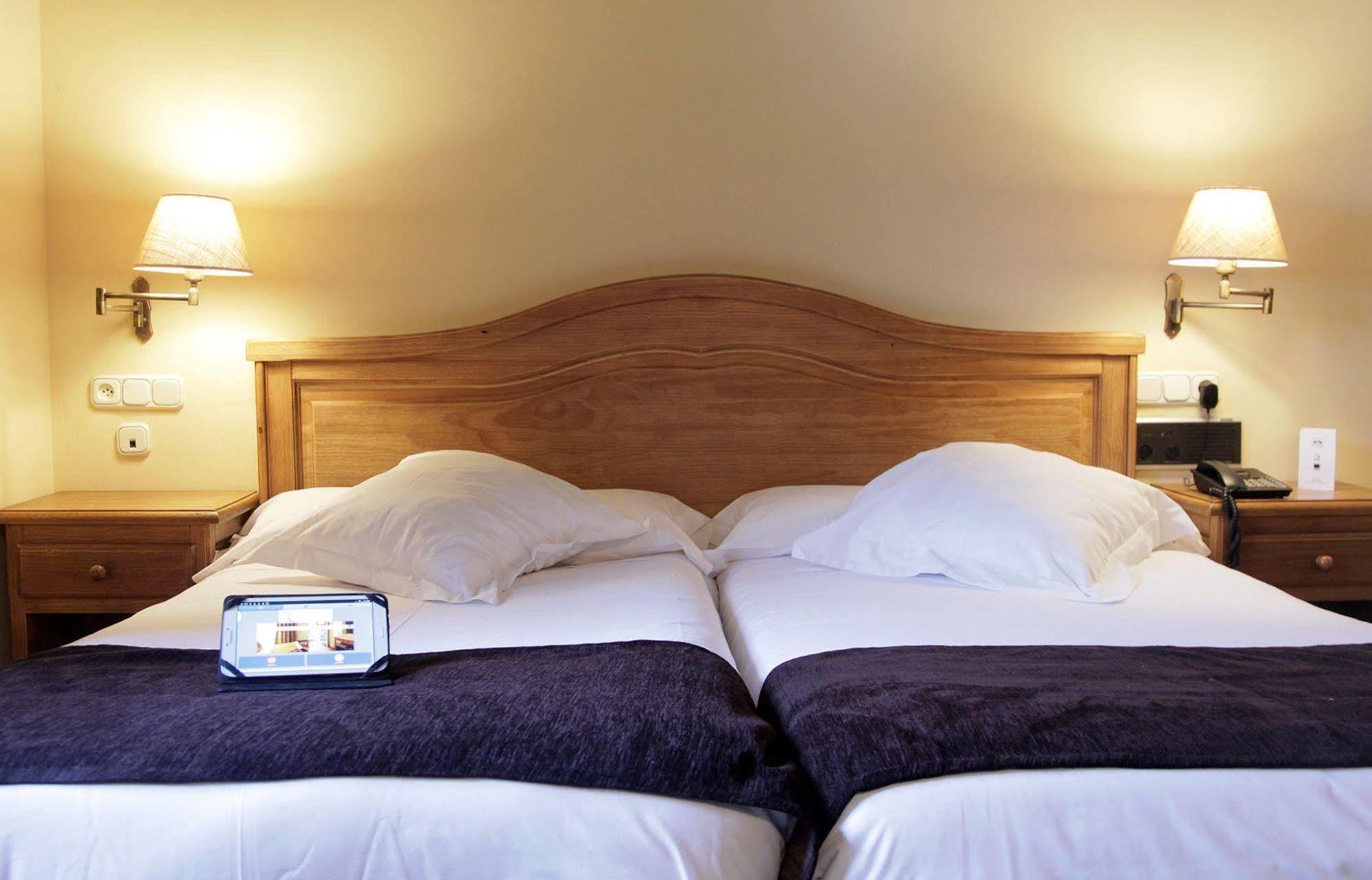 Hotel Chalet Bassibe Baqueira Beret Ngoại thất bức ảnh